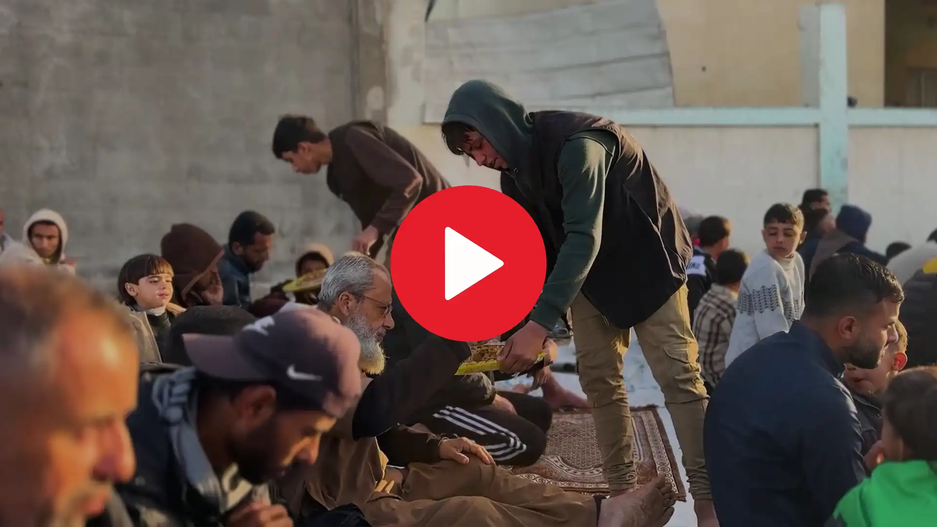 Gazze'de Bayram | Tatlı Dağıtımı