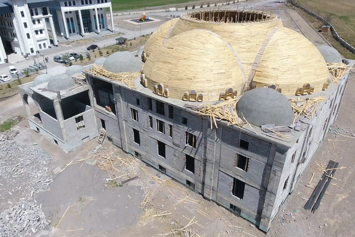 Dev Külliye Cami
